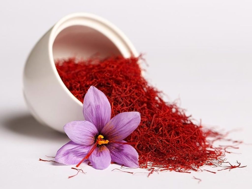 Saffron tea for menstruation